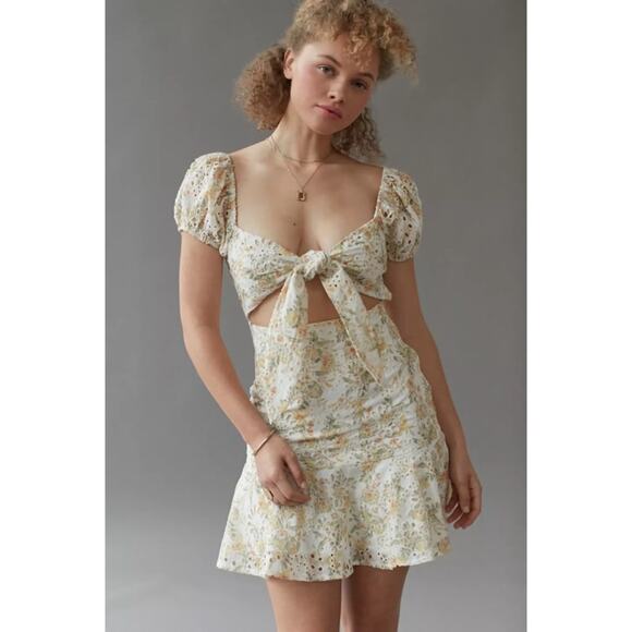 En Saison Yellow Floral Eyelet Mini Dress Puff Sleeve tie Open Front Women’s M - Picture 1 of 10